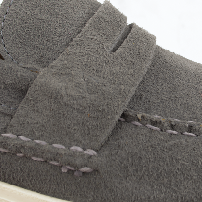 8651 GAMUZA GRIS